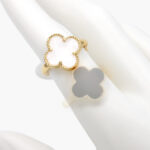 Anillo Flor Trebol Esmalte Blanco Chapa de Oro 1151