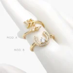 Anillo Ajustable Flecha Herradura Zirconias Blancas Chapa de Oro 1307