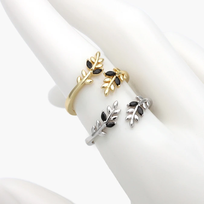 CTB1336 Anillo Ajustable Hojas Zirconia Piedra Negra Chapa de Oro 1336 - Imagen 1